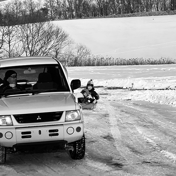 ソリはパジェロで引っ張ってもらうもの